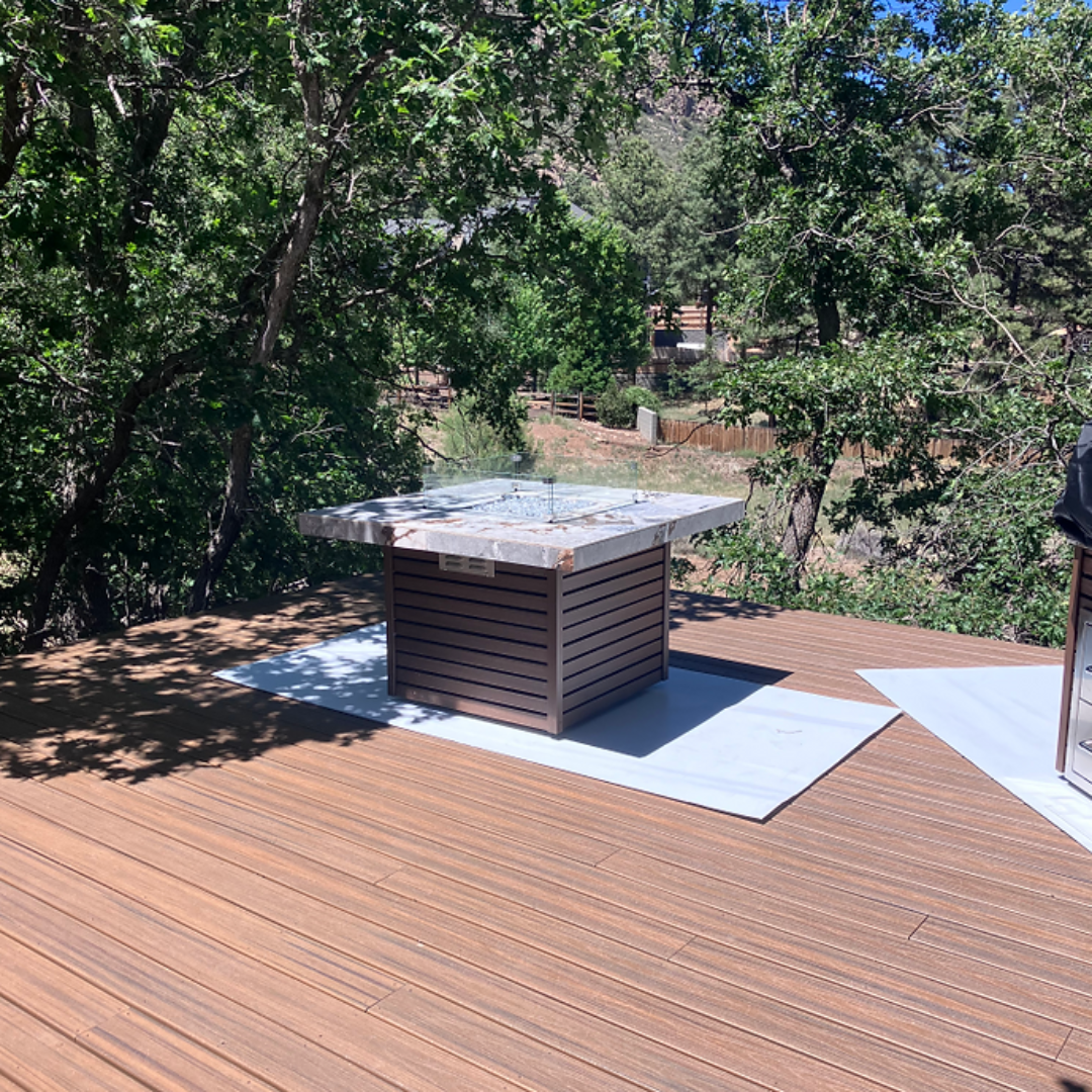 Kokomo Jamaica Fire Table with fire-glass